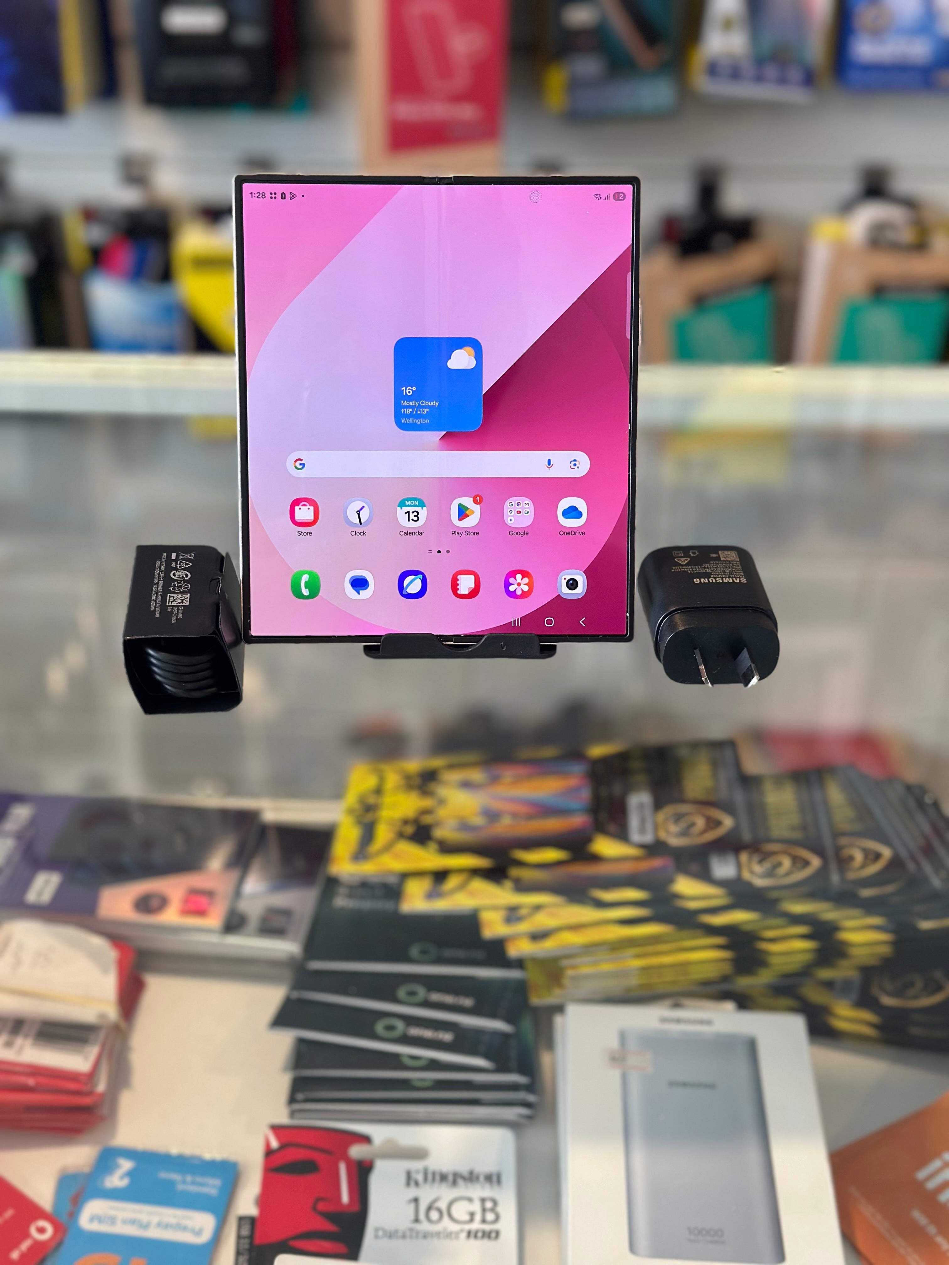Samsung Galaxy Z Fold6 256GB Pink Like New +Free 25W Adapter & Usb
